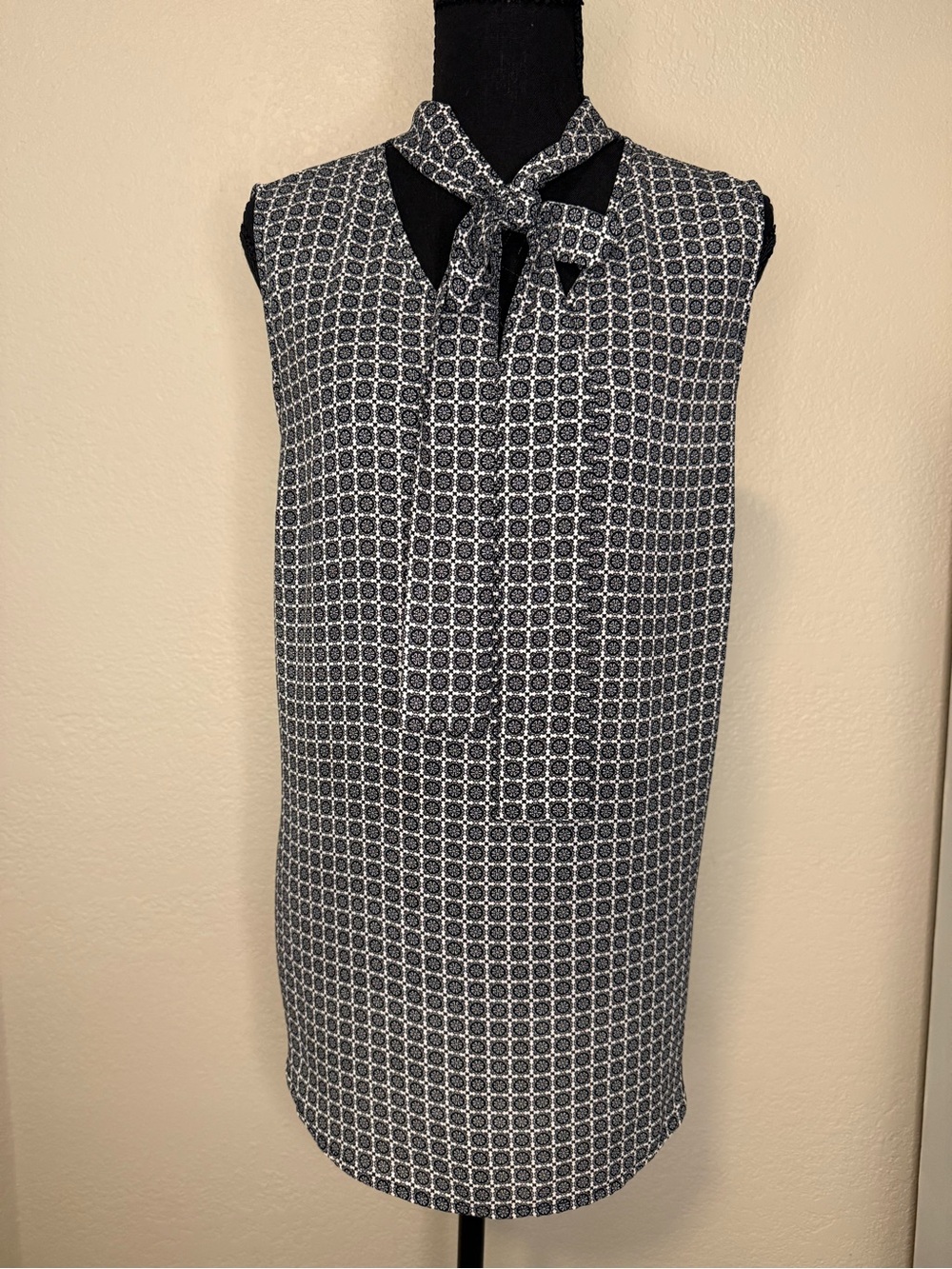 Adrianna Papell Navy and White Sleeveless Tie-Neck Blouse